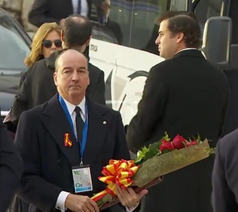 La intrahistoria de las rosas sobre el ataúd de Franco: "Las coloqué cuando se rezaba el responso"