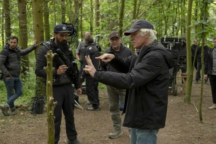 Roger Deakins, director de fotografía de 1917, durante el rodaje. Foto Francois Duhamel.jpg