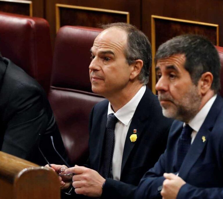 El TC estudiará el recurso de Rull, Turull y Sànchez contra su suspensión como diputados