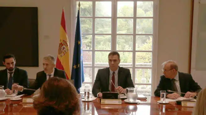 Los ministros salen en tromba para negar la inacción del Gobierno en Cataluña
