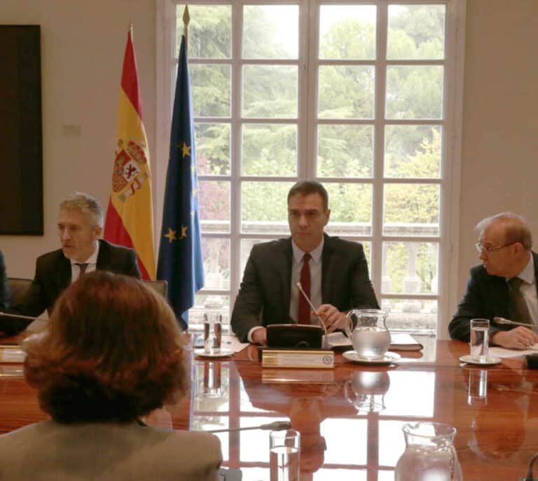 Los ministros salen en tromba para negar la inacción del Gobierno en Cataluña