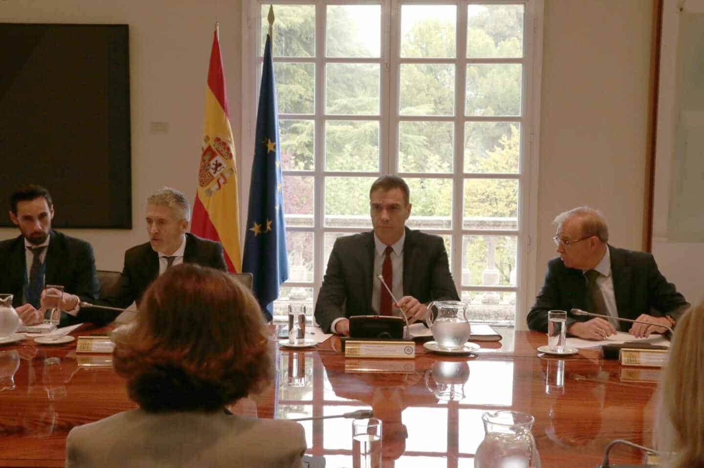 Los ministros salen en tromba para negar la inacción del Gobierno en Cataluña
