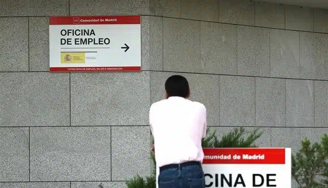 El 60% de los españoles cree que ningún programa electoral recoge medidas "reales" contra el paro