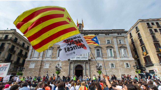 Protestas este miércoles de estudiantes en la Plaza de Sant Jaume, en Barcelona.