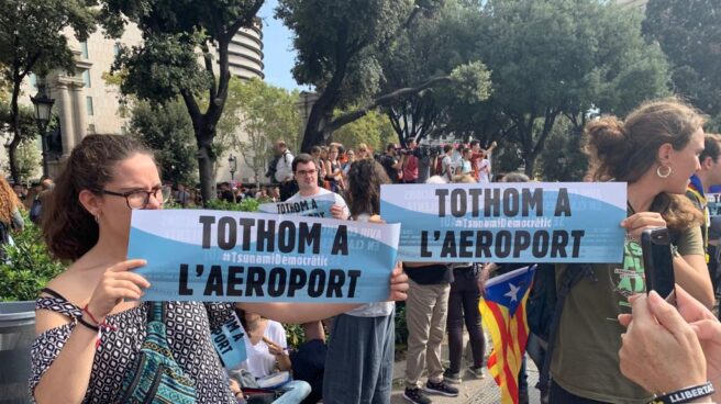 Tsunami Democrátic llama a colapsar el aeropuerto de Barcelona.