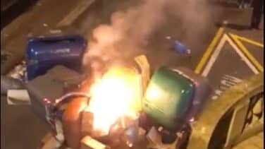 Independentistas agreden a un hombre que trataba de apagar una barricada en llamas