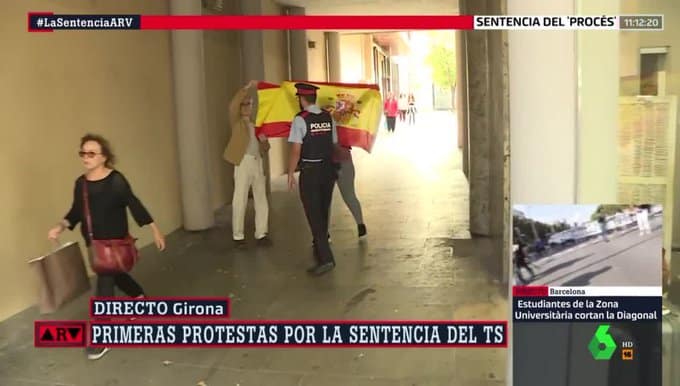 Pelea en Gerona entre independentistas y una pareja con la bandera de España