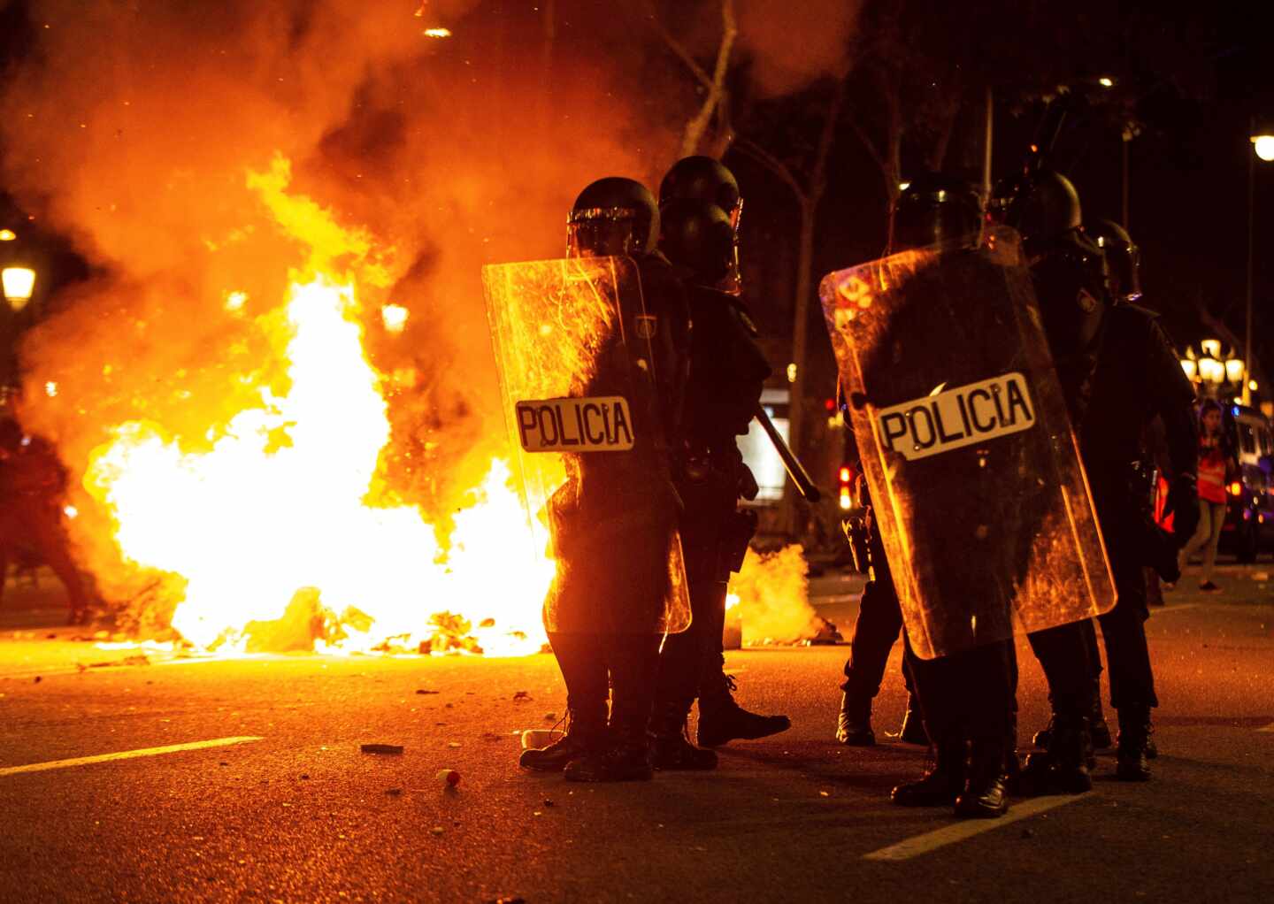 Los CDR incendian el centro de Barcelona en una nueva jornada de violencia