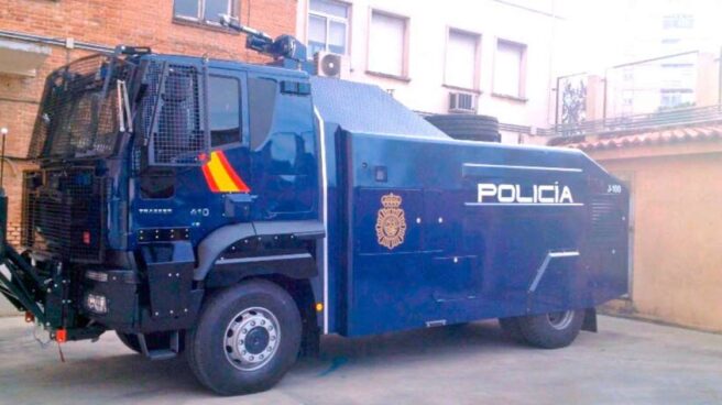 botijo El camión de la Policía Nacional que lanza chorros de agua y que no se ha utilizado aún.