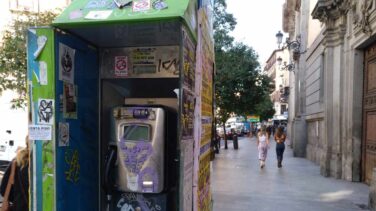 El Gobierno volverá a alargar la vida de las cabinas telefónicas por el bloqueo político