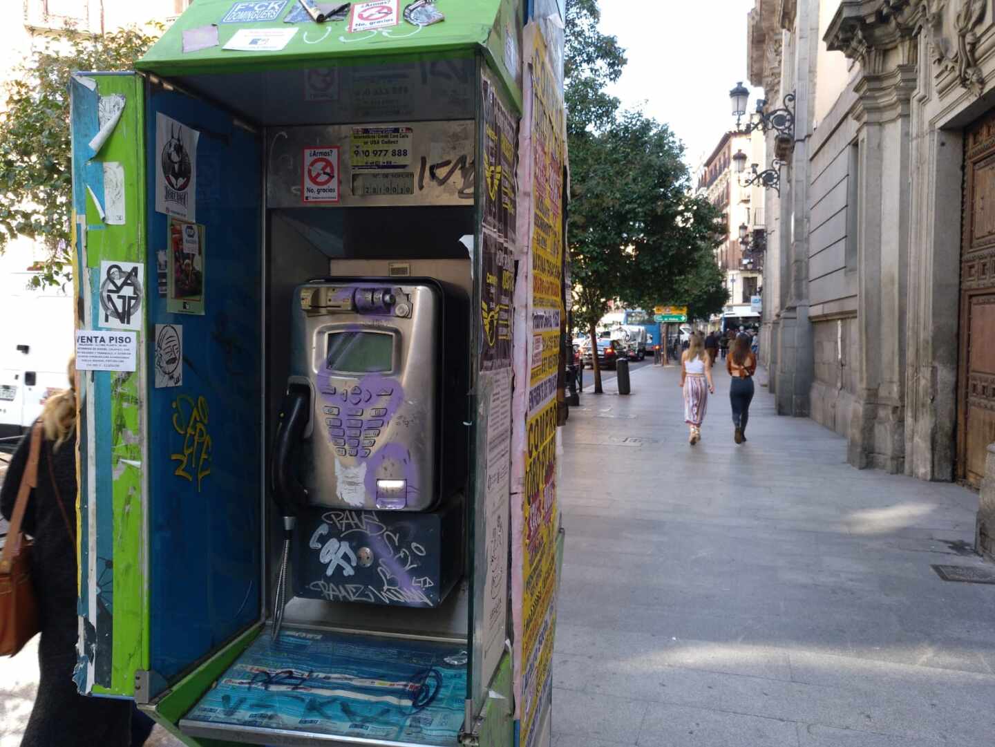 El Gobierno volverá a alargar la vida de las cabinas telefónicas por el bloqueo político