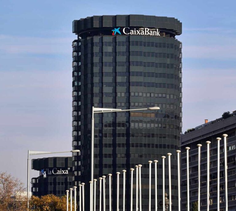 Caixabank y El Corte Inglés lideran las tarjetas prepago sociales