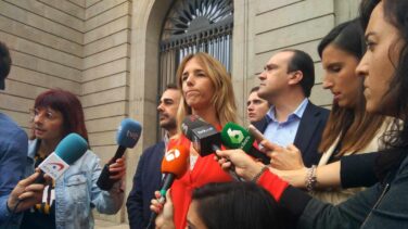 Tensión entre los estibadores y Álvarez de Toledo: "Puta, momia, fascista"