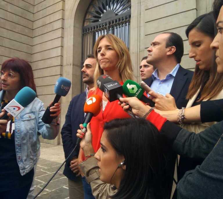 Álvarez de Toledo pide al parlamento francés que condene el acto de Puigdemont: "Es un prófugo de la Justicia"