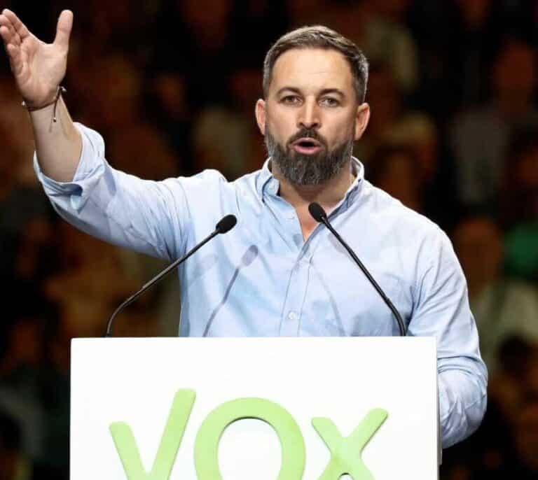 Abascal lanza sus ataques más duros contra el PP en Vistalegre: "No sirven para nada"