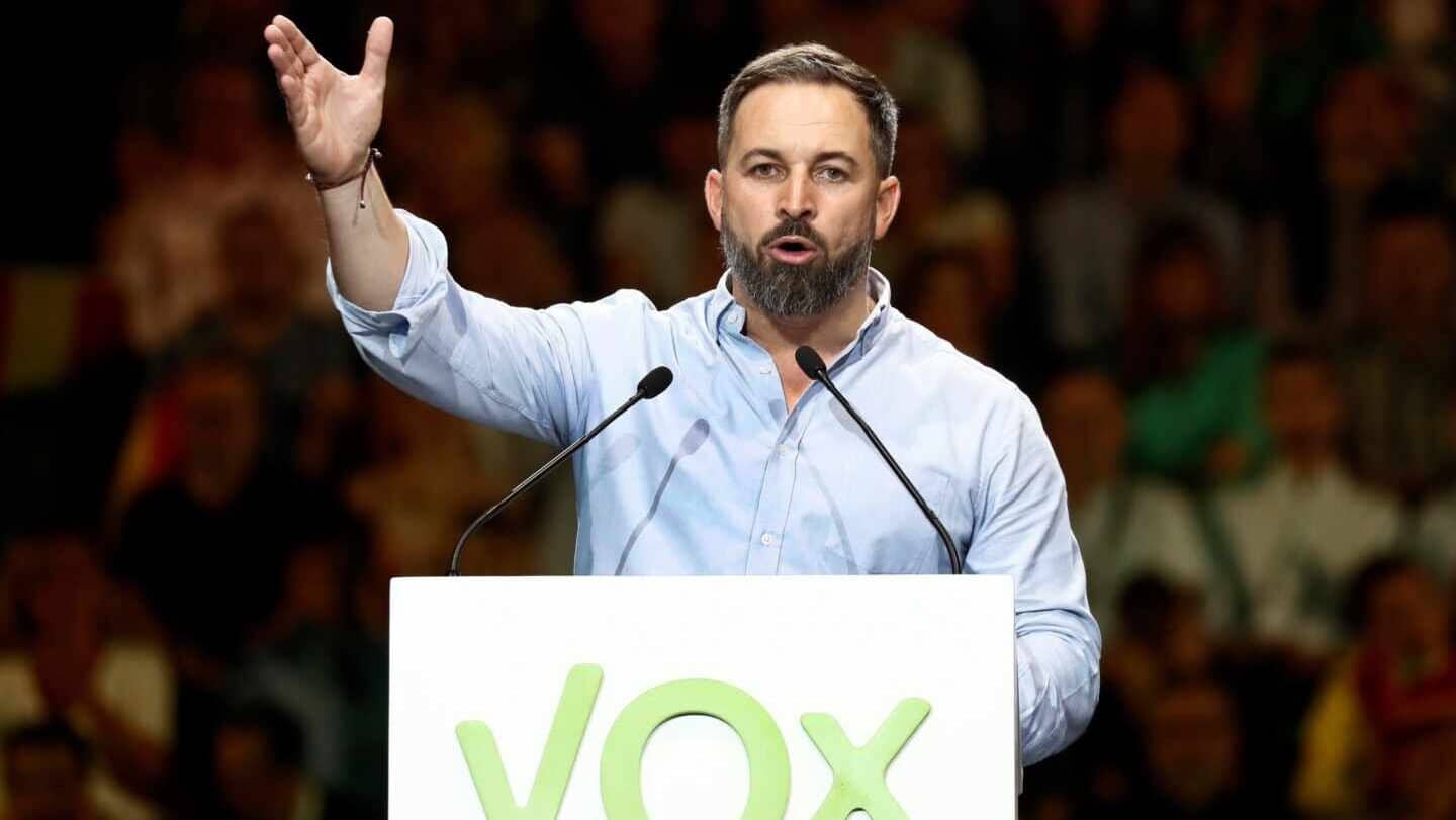 Abascal lanza sus ataques más duros contra el PP en Vistalegre: "No sirven para nada"