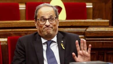 Fracasa la moción contra Torra con el voto en contra del independentismo y la abstención del PSC