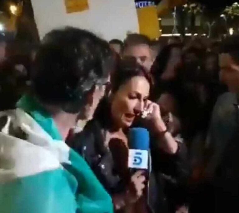 Agreden a un equipo de Telecinco durante la manifestación por el 1-O en Barcelona