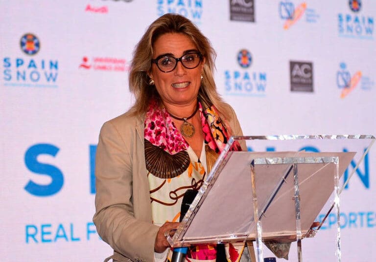 Dimite un alto cargo del Gobierno de Ayuso por plagiar su tesis de 'El Rincón del Vago'