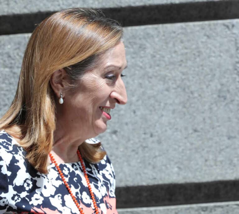 Pastor salta contra Sánchez: "Utilizar a los pensionistas es una vergüenza"