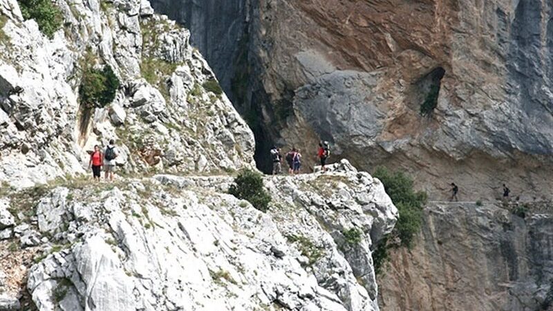 Muere una mujer de 65 años al despeñarse cuando recorría la ruta del Cares (Asturias)