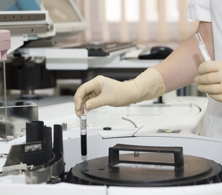 Biosimilares y genéricos, la apuesta del Gobierno para abaratar la lucha contra el cáncer y otras enfermedades