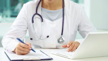 Formados para emigrar: casi 12.000 médicos se han marchado desde 2011