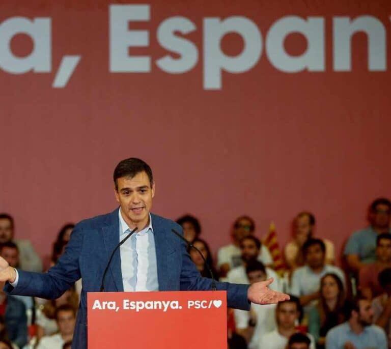 Sánchez carga contra todos y acusa a Errejón de presentarse con la CUP