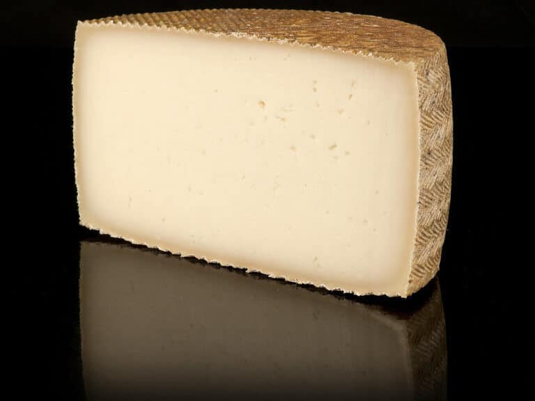 Sanidad retira otros 13 lotes de queso por presencia de listeria y escherichia coli