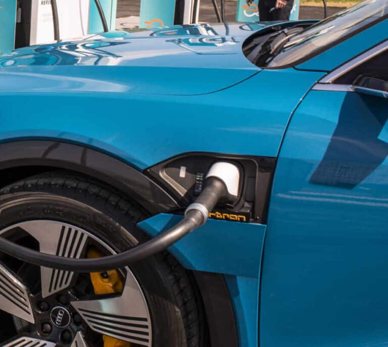 Una gasolinera vasca tiene el ‘enchufe’ más potente de Europa para recargar coches eléctricos