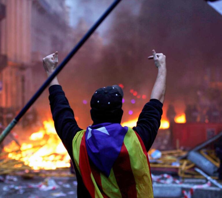 Desconcierto ante el nuevo grupo independentista que pide el regreso a la violencia