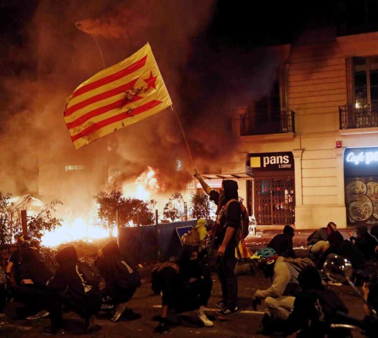 Admiten la querella de Jupol contra la cúpula de Interior por el 'otoño caliente' de 2019