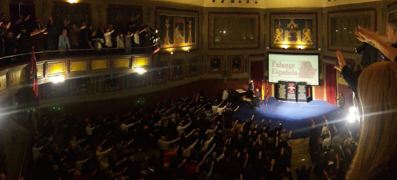 Exaltación de la dictadura en un acto de la Falange en el Ateneo de Madrid que finalizó con el "Cara al sol"