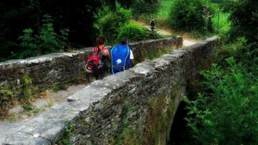 Orange se estrena en el mundo de las series con 'Caminantes', una ficción de terror sobre el camino de Santiago