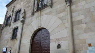 Condenada por patear los testículos de su expareja y tirarle el café caliente a la cara