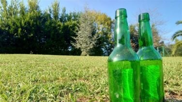 Un juez sentencia que la sidra cántabra podrá utilizar la botella de la asturiana