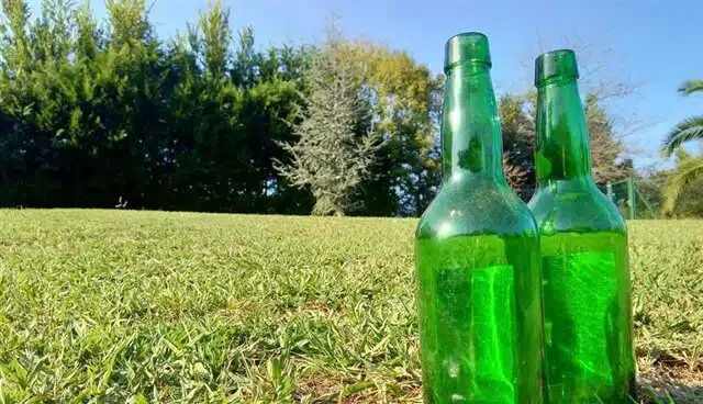 Un juez sentencia que la sidra cántabra podrá utilizar la botella de la asturiana