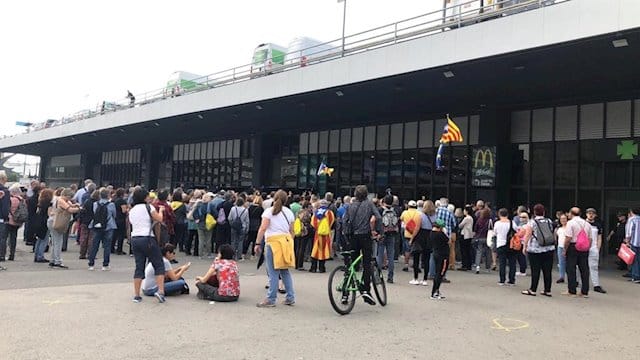 Un millar de independentistas cortan la Gran Vía de Barcelona contra la sentencia del procés