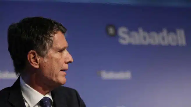 Sabadell agita el debate de los depósitos: "Cobrar a los clientes es casi inevitable"