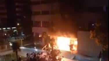 Los radicales intentan quemar el edificio de la delegación de Hacienda en Lérida