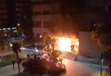 Los radicales intentan quemar el edificio de la delegación de Hacienda en Lérida