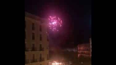 Radicales independentistas atacan un helicóptero de los Mossos con fuegos artificiales