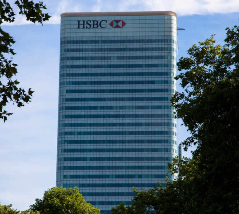 HSBC, el mayor banco de Europa, ultima un recorte de 10.000 empleos