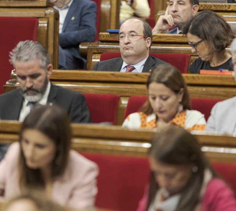 Iceta, involuntario protagonista de la moción de censura a un Torra mudo