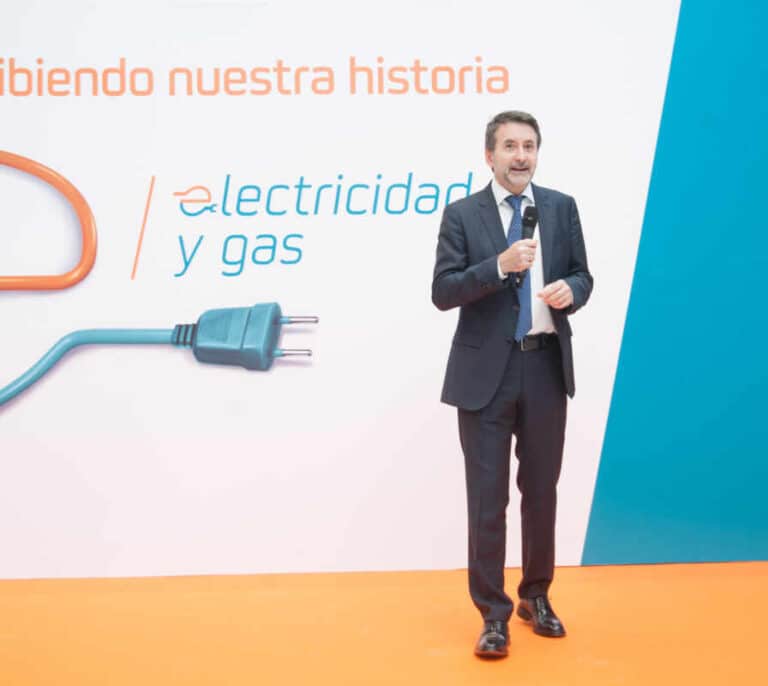 La imparable 'reconversión petrolera' de Imaz: Repsol suma ya 2,5 millones de clientes de luz y gas