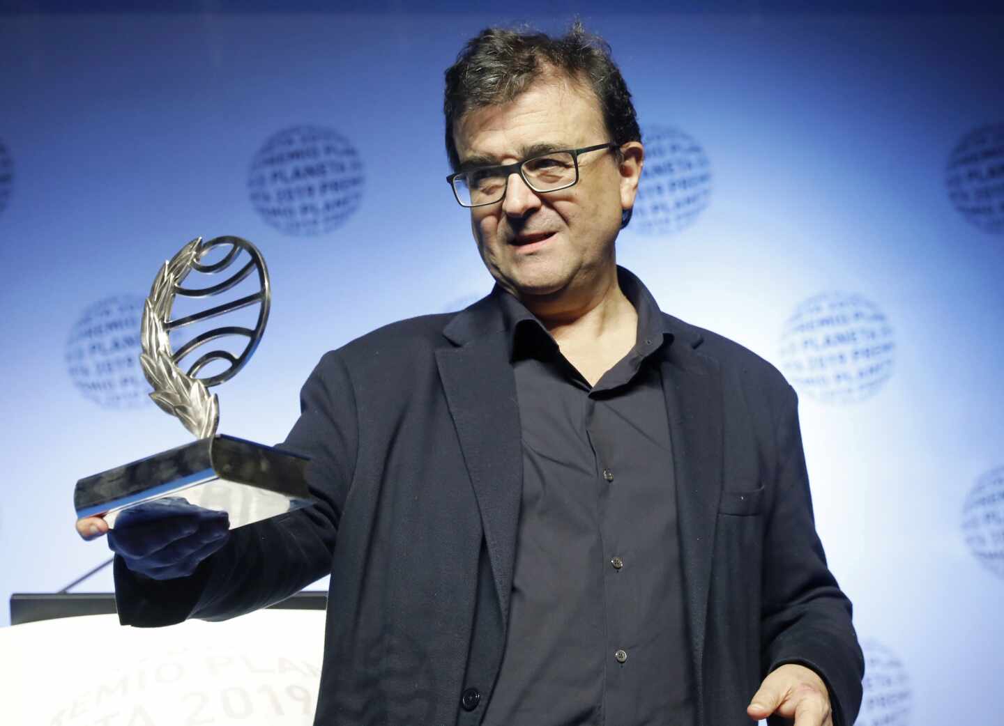 Javier Cercas, Premio Planeta con la historia de un mosso  héroe de los atentados de Cambrils