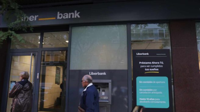 Liberbank plantea recortes de sueldos a sus empleados.