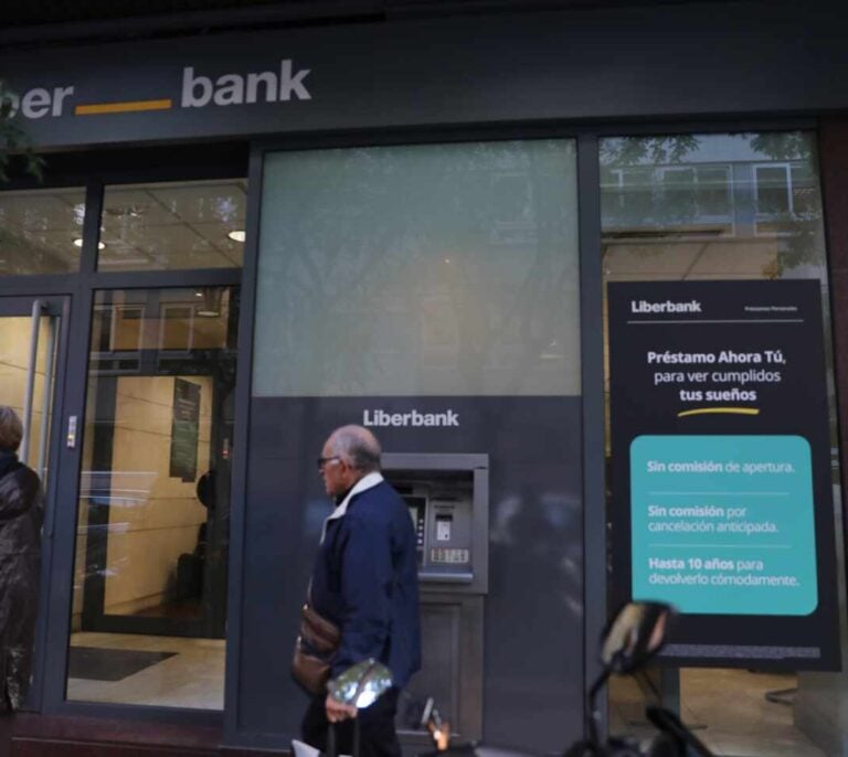 Ni cesta de Navidad ni seguros: los recortes que Liberbank plantea a sus empleados