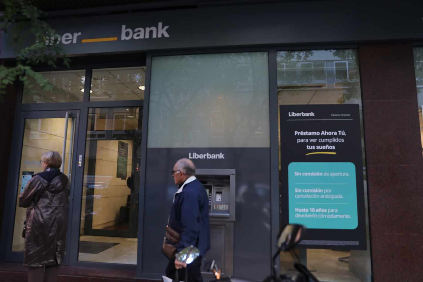 Liberbank plantea recortes de sueldos a sus empleados.