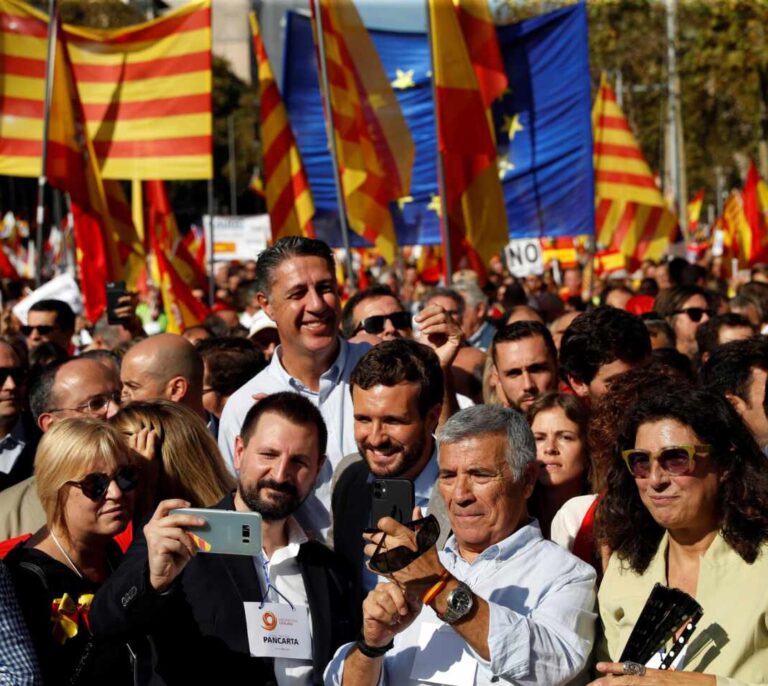 Los partidos constitucionalistas intentan rentabilizar el éxito de SCC